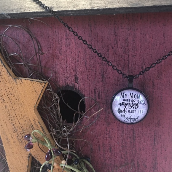 (i1) Amazing Mom Necklace - Picture 5 of 5